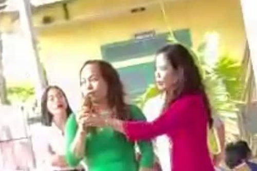 Kỷ luật hiệu trưởng giật micro hiệu phó, chỉ mặt hội trưởng phụ huynh trong lễ tổng kết