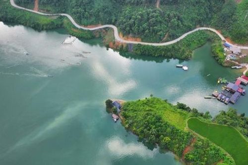 Trải nghiệm vẻ đẹp độc đáo 'Vịnh Hạ Long' hùng vĩ giữa cao nguyên xanh nơi cực Tây Tổ quốc