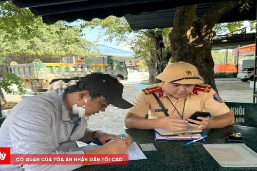 Người dân đồng hành cùng lực lượng chức năng đảm bảo trật tự an toàn giao thông