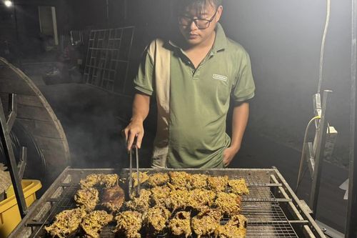 Đặc sản ở Hải Phòng vào mùa 'béo ú', khách nhìn sợ, ăn lại khen ngon