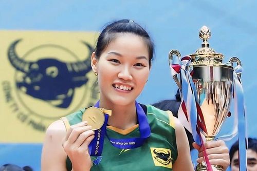 'Lão tướng' bóng chuyền Ngọc Hoa tái xuất ở tuổi 37