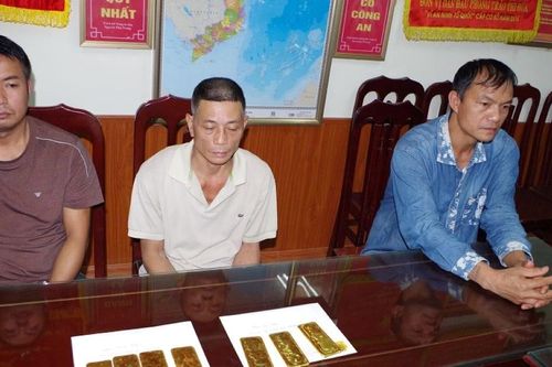 Công an tỉnh Hà Nam bắt 3 đối tượng buôn lậu hơn 6 kg vàng