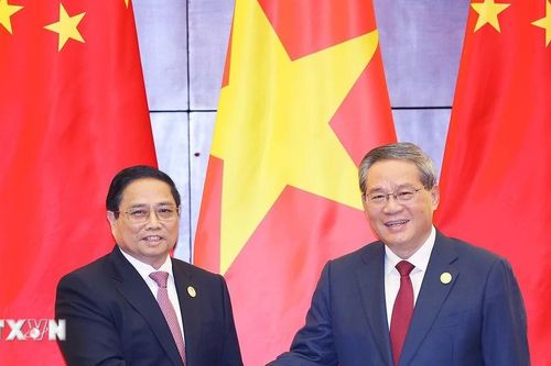 Thủ tướng Phạm Minh Chính gặp Thủ tướng Trung Quốc Lý Cường