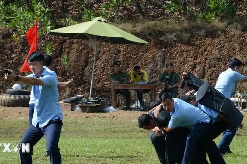 Diễn tập bảo vệ lãnh đạo cấp cao trước các tình huống nguy hiểm