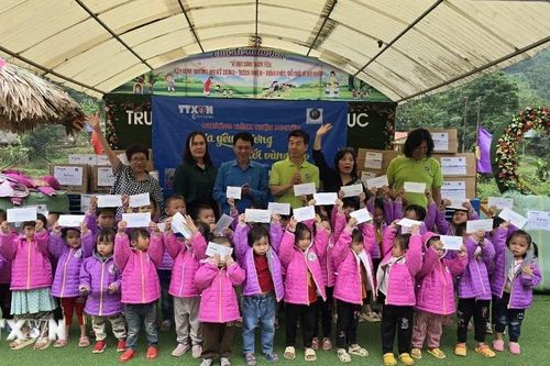 Công đoàn Thông tấn xã Việt Nam 'Đưa yêu thương tới vùng cao'