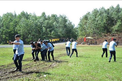 Mãn nhãn xem xử lý tình huống nghiệp vụ kết hợp bắn súng, võ thuật, lái xe của lực lượng Cảnh vệ