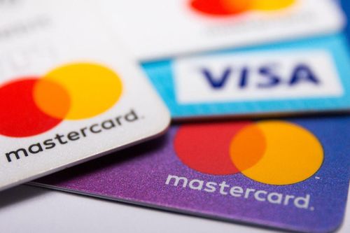 EU điều tra phí dịch vụ của thẻ tín dụng Visa và Mastercard