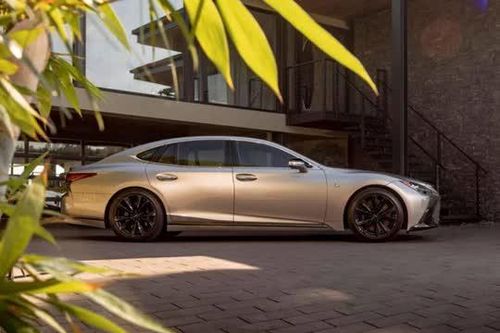 Lexus LS 2025 chốt giá hơn 1,9 tỷ đồng