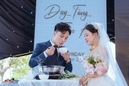Thực hiện 'nghi thức' độc lạ trong đám cưới, cặp đôi khiến dân mạng kinh ngạc