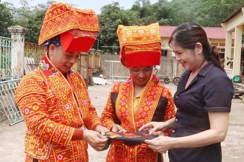 Phối hợp người cao tuổi tuyên truyền thực hiện nếp sống văn minh