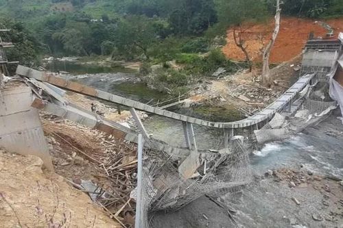Cầu ở Hà Giang bất ngờ đổ sập trong lúc đang thi công