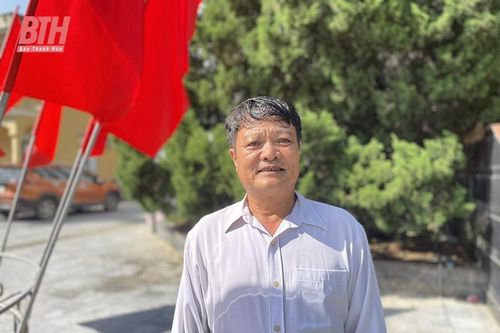 Bí thư chi bộ, trưởng thôn hết lòng vì việc dân