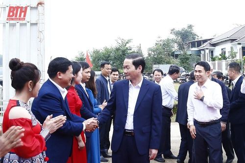 Chủ tịch UBND tỉnh Đỗ Minh Tuấn dự Ngày hội Đại đoàn kết toàn dân tộc tại khu dân cư thôn 5, xã Cán Khê