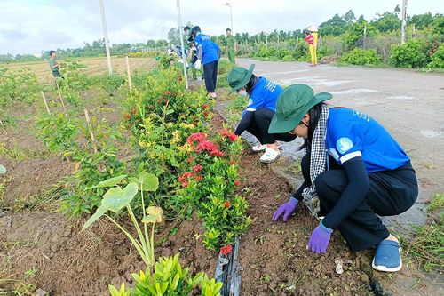 Thanh niên Châu Phú sống đẹp, sống có ích