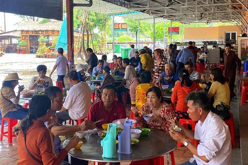 Buổi cơm chay thanh đạm nơi cửa thiền