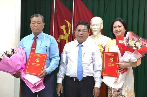 Tân Châu trao quyết định công tác cán bộ
