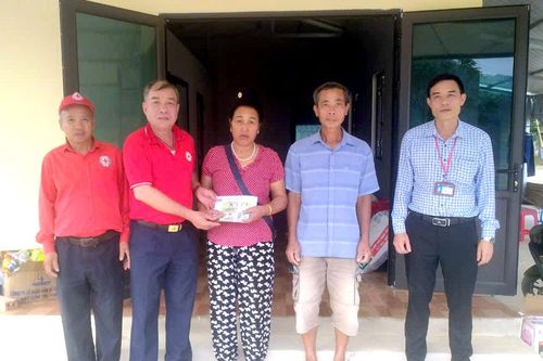 Hỗ trợ làm nhà cho 24 hộ dân xã Mường Pồn