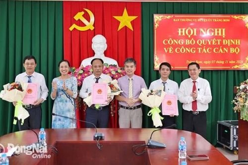 Huyện Trảng Bom công bố các quyết định về công tác cán bộ