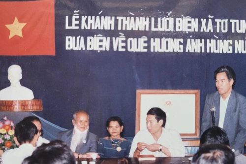 Chuyện đưa điện lưới về làng Anh hùng Núp