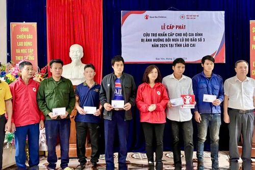 Tổ chức Cứu trợ trẻ em hỗ trợ người dân Bảo Yên hơn 4 tỷ đồng khắc phục hậu quả thiên tai
