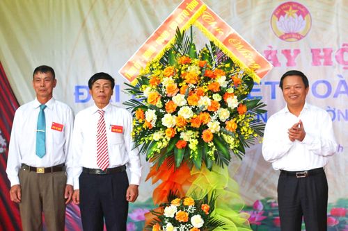 Phó Chủ tịch UBND tỉnh Phan Trọng Tấn dự 'Ngày hội Đại đoàn kết toàn dân tộc' tại thị xã Phú Thọ