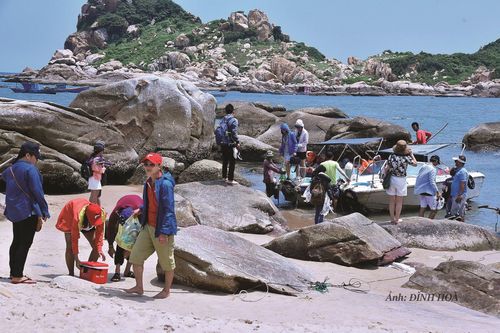 Đến với danh thắng 'thủ phủ' thanh long