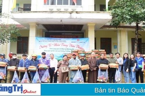 Trao hàng trăm suất quà cho người dân, học sinh các xã: Húc, Vĩnh Ô, Hải Lâm
