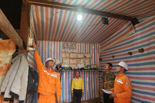 Đưa điện lưới Quốc gia đến bản vùng cao huyện Mường Tè, tỉnh Lai Châu