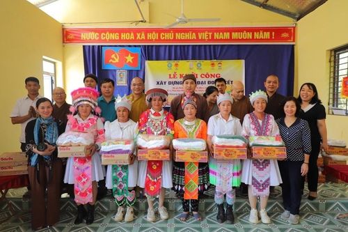 Bắc Kạn: Phân ban Phật tử Dân tộc T.Ư khởi công xây nhà Đại đoàn kết và trao 100 phần quà