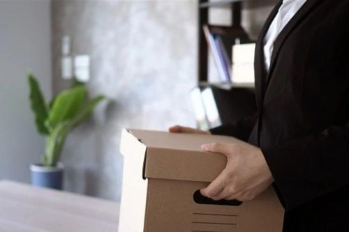 Hết thời hạn tạm đình chỉ công việc, người sử dụng lao động có phải nhận người lao động trở lại làm việc không?