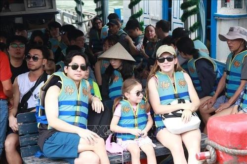 Việt Nam đón trên 14,1 triệu lượt khách quốc tế