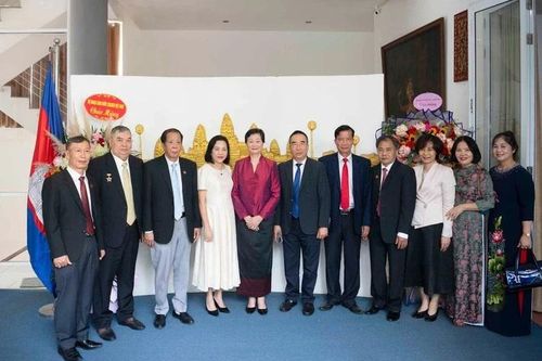 Phó Chủ tịch Quốc hội Nguyễn Thị Thanh chúc mừng Quốc khánh Campuchia