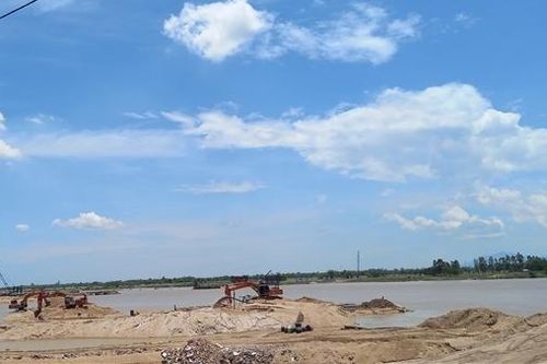 Một doanh nghiệp bị phạt tiền do khai thác cát vượt quá độ sâu cho phép
