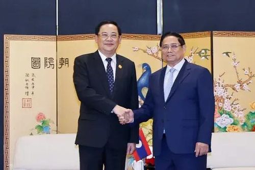 Thủ tướng Phạm Minh Chính gặp Thủ tướng Lào tại Trung Quốc
