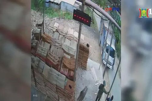 Xe tải trôi tự do trên đường