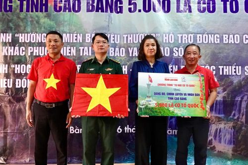 Chương trình 'Tự hào cờ Tổ quốc' tại xã Đàm Thủy (Trùng Khánh)