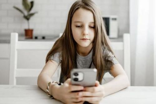 Úc lên kế hoạch cấm mạng xã hội đối với trẻ em dưới 16 tuổi