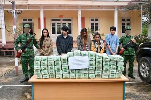 Bắt quả tang 5 đối tượng nước ngoài vận chuyển 70kg ma túy vào Việt Nam