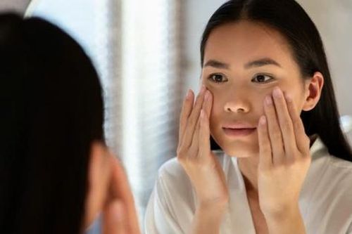 Cách khắc phục da sạm đen vào mùa thu đông