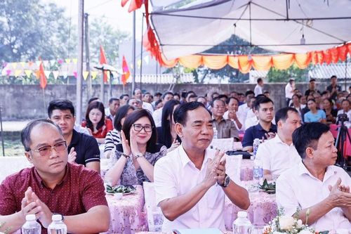 Trao yêu thương, ấm tình đoàn kết