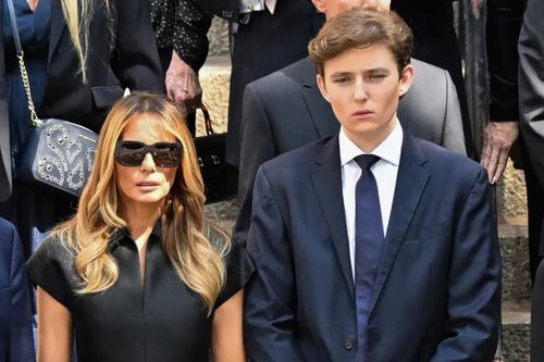 Bà Melania lên tiếng về tin đồn Barron Trump bị 'tự kỷ'