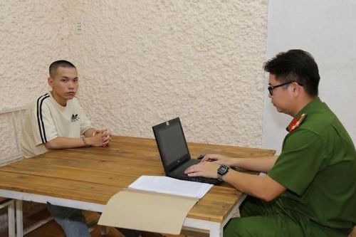 Thiếu niên 16 tuổi đâm 2 người trọng thương trong nhà nghỉ