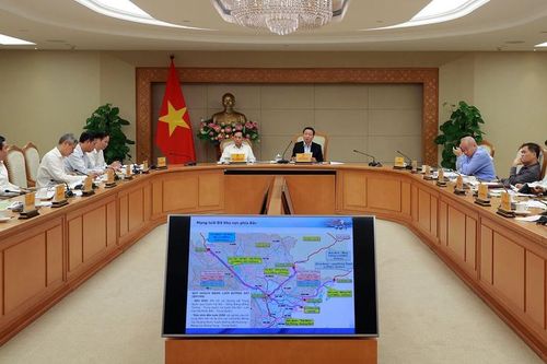 Khẩn trương nghiên cứu tiền khả thi dự án đường sắt Lào Cai-Hà Nội-Hải Phòng