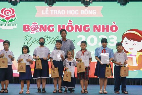 Quỹ học bổng Bông hồng nhỏ: Khi những con đường tới trường nở hoa
