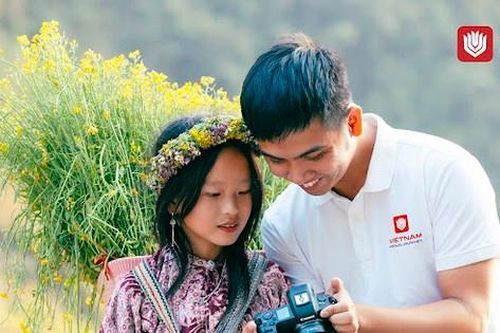 Chàng trai 'nghe' cuộc sống qua ống kính và sắc màu