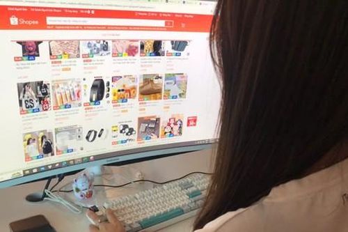 Cơn sốt 'săn sale' của Gen Z: Giải pháp tiết kiệm hay cái bẫy 'rỗng túi' cuối tháng?