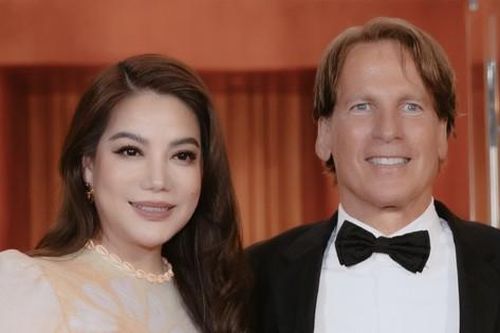 Trương Ngọc Ánh diện trang phục nghìn đô sánh bước bên Chủ tịch BGK 'HANIFF 2024'