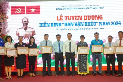 Đảng ủy Khối Doanh nghiệp TPHCM tuyên dương 106 điển hình Dân vận khéo năm 2024