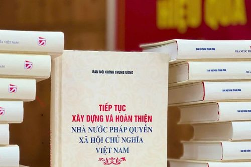 Ra mắt sách 'Tiếp tục xây dựng và hoàn thiện Nhà nước pháp quyền xã hội chủ nghĩa Việt Nam'