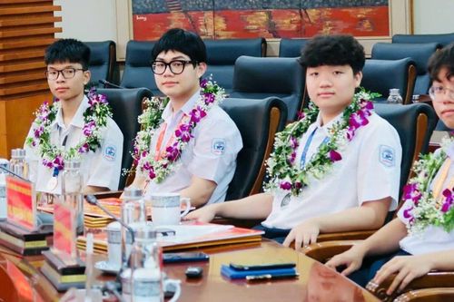 Chàng trai 'vàng' Olympic học giỏi môn Sinh để thỏa ước mơ làm bác sĩ
